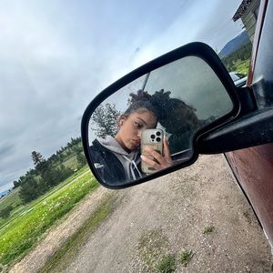 Meet your Posher, Avia